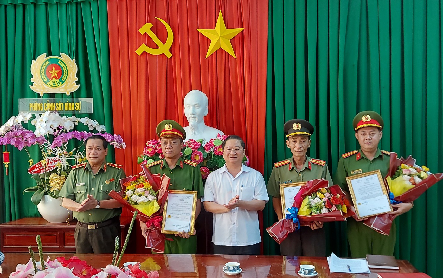 Vụ hỗn chiến c&oacute; d&ugrave;ng s&uacute;ng K54 ở Cần Thơ: Xuất ph&aacute;t từ m&acirc;u thuẫn của Minh Mập v&agrave; B&igrave;nh Xăm - Ảnh 5.