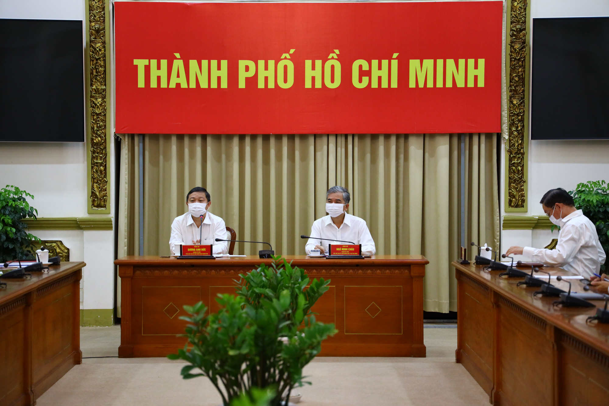 L&atilde;nh đạo TP HCM  chỉ đạo g&igrave; khi TP tiến h&agrave;nh ti&ecirc;m vắc-xin ngừa Covid-19? - Ảnh 1.