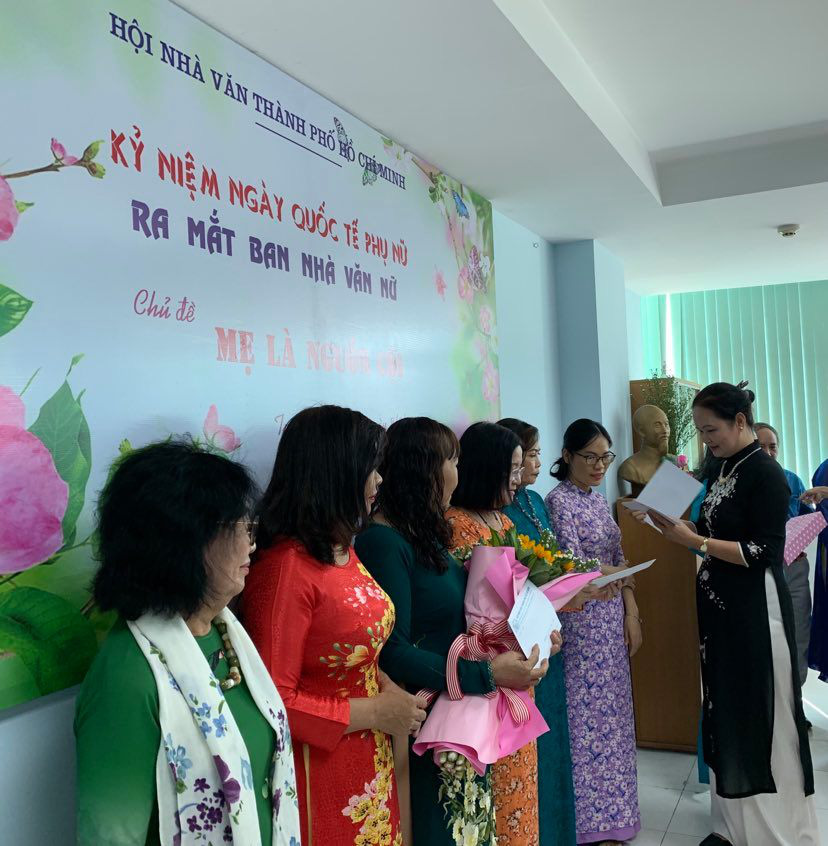 Hội Nhà văn TP HCM ra mắt Ban Nhà văn nữ