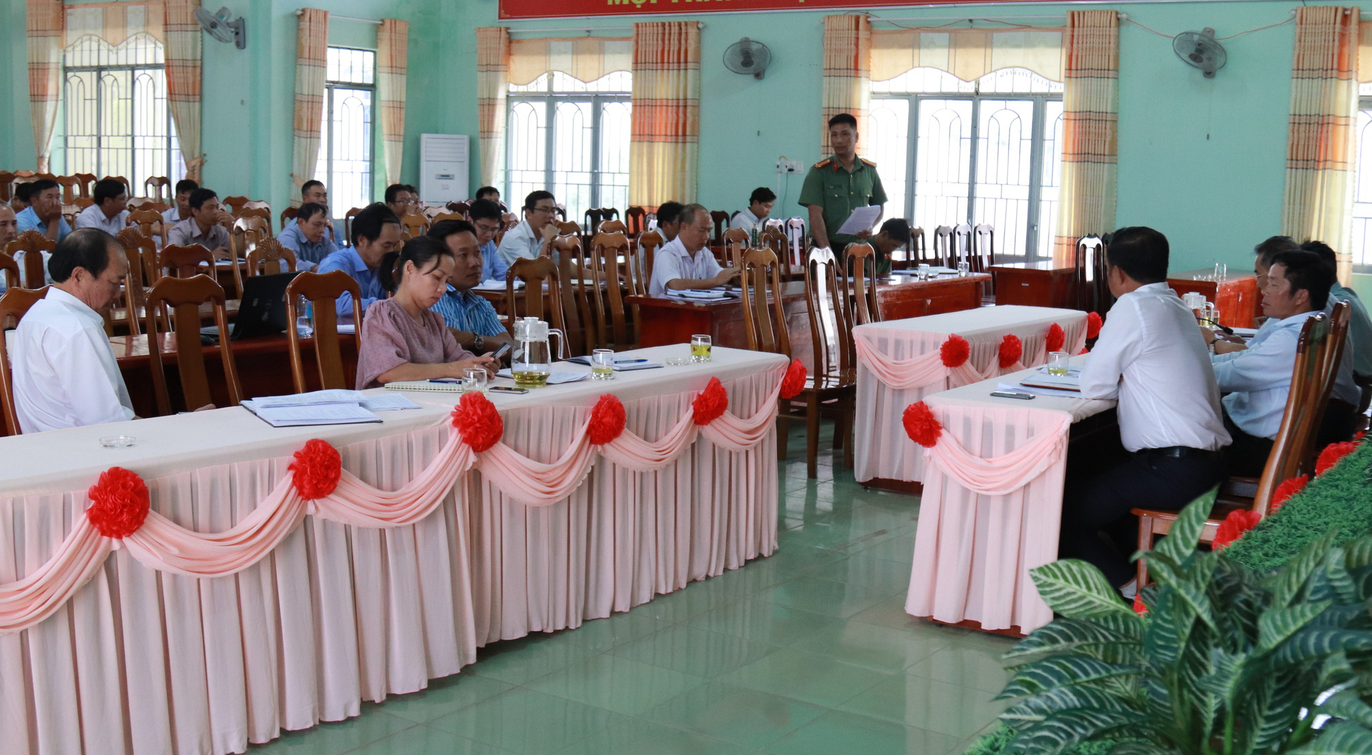 Đắk Lắk họp bàn cuộc di dân lớn với hơn 3.300 người ra khỏi lòng hồ - Ảnh 2.
