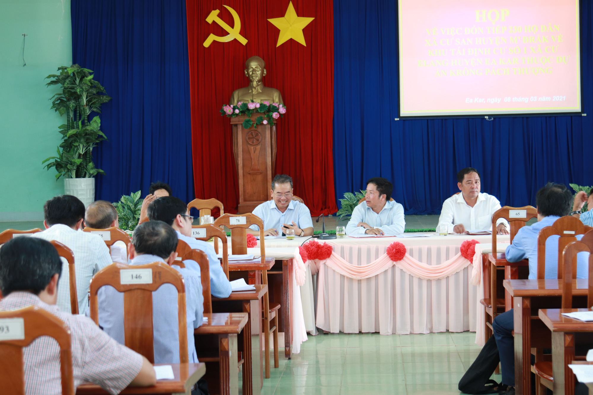 Đắk Lắk họp bàn cuộc di dân lớn với hơn 3.300 người ra khỏi lòng hồ - Ảnh 1.