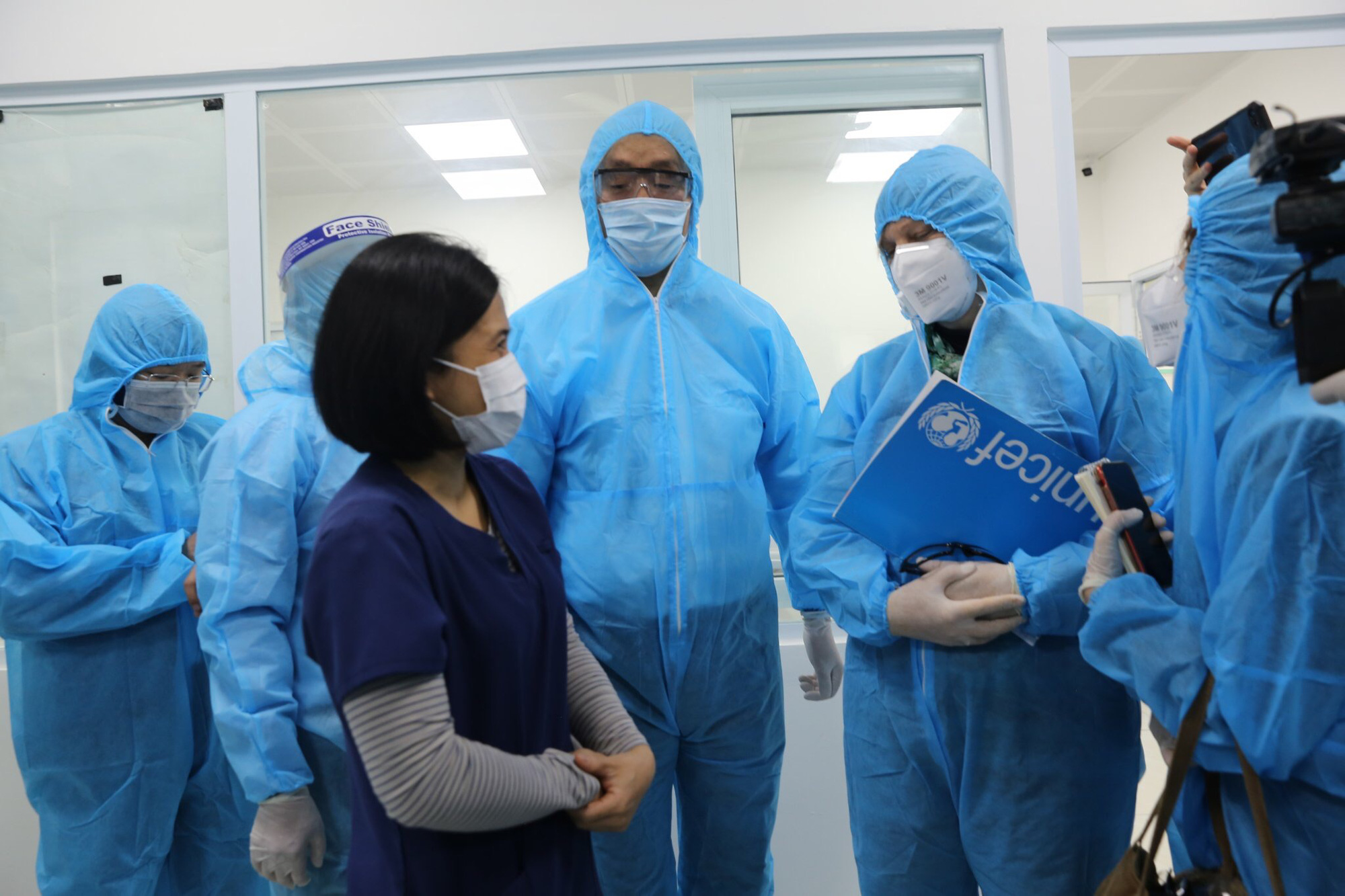 Việt Nam sắp c&oacute; th&ecirc;m 4 triệu liều vắc-xin Covid-19 - Ảnh 1.