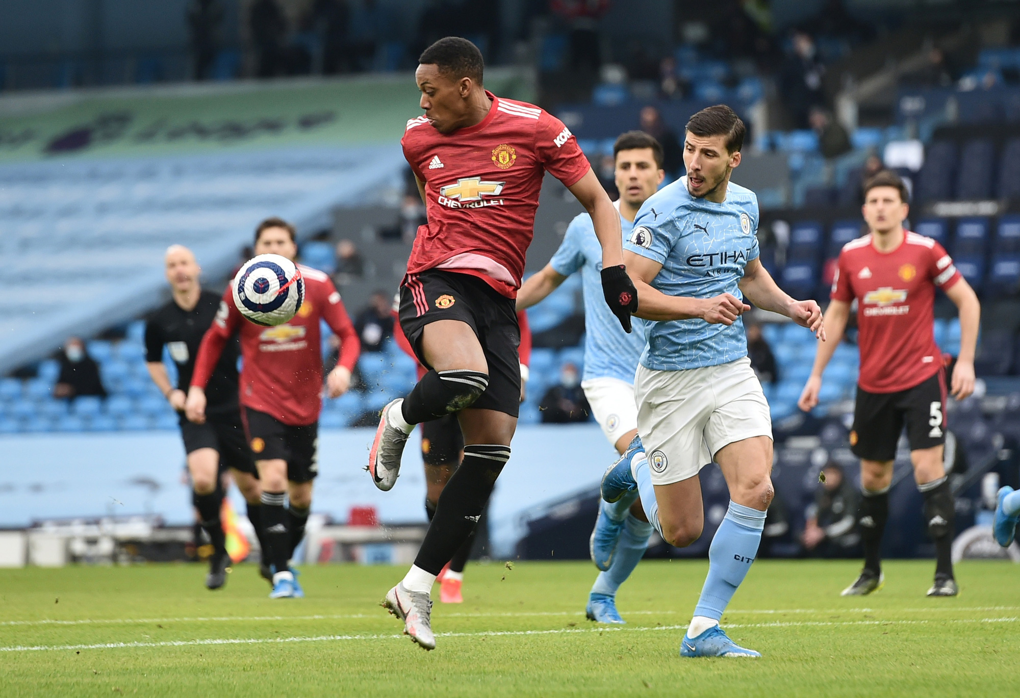 Man United bùng nổ trận derby, thắng sốc chủ nhà Man City