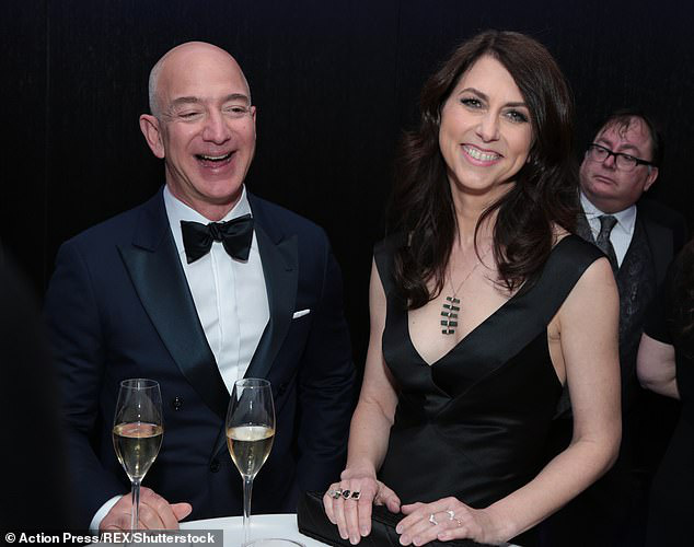 Tỉ phú Jeff Bezos mừng vợ cũ tái hôn