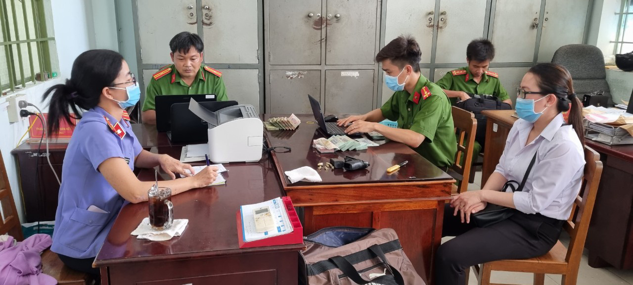 Diễn biến mới nhất vụ anh em nam sinh rủ nhau cướp ng&acirc;n h&agrave;ng - Ảnh 6.