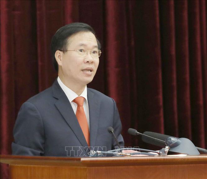 Đọc Tờ tr&igrave;nh của Bộ Ch&iacute;nh trị về kiện to&agrave;n nh&acirc;n sự l&atilde;nh đạo cơ quan Nh&agrave; nước - Ảnh 2.