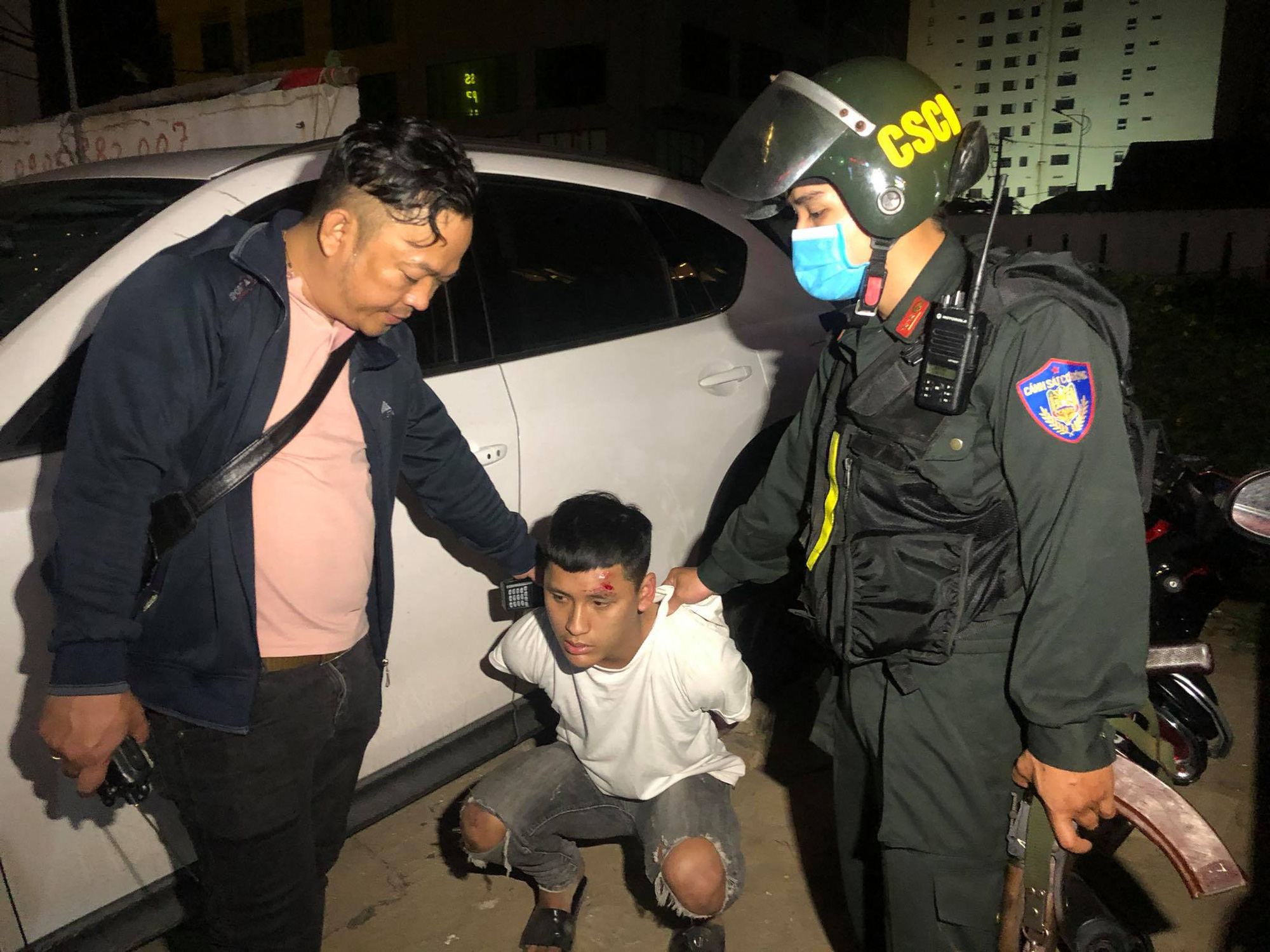 Đ&agrave; Nẵng: C&ocirc;ng an nổ s&uacute;ng, truy đuổi nh&oacute;m học sinh mang dao đi hỗn chiến - Ảnh 2.