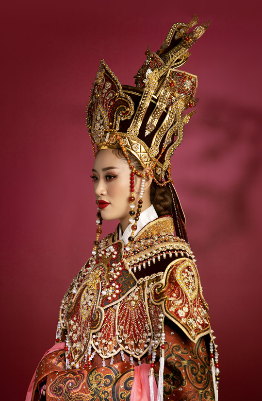 Hoa hậu Khánh Vân hoá thân thành Thái hậu Dương Vân Nga - Ảnh 6.
