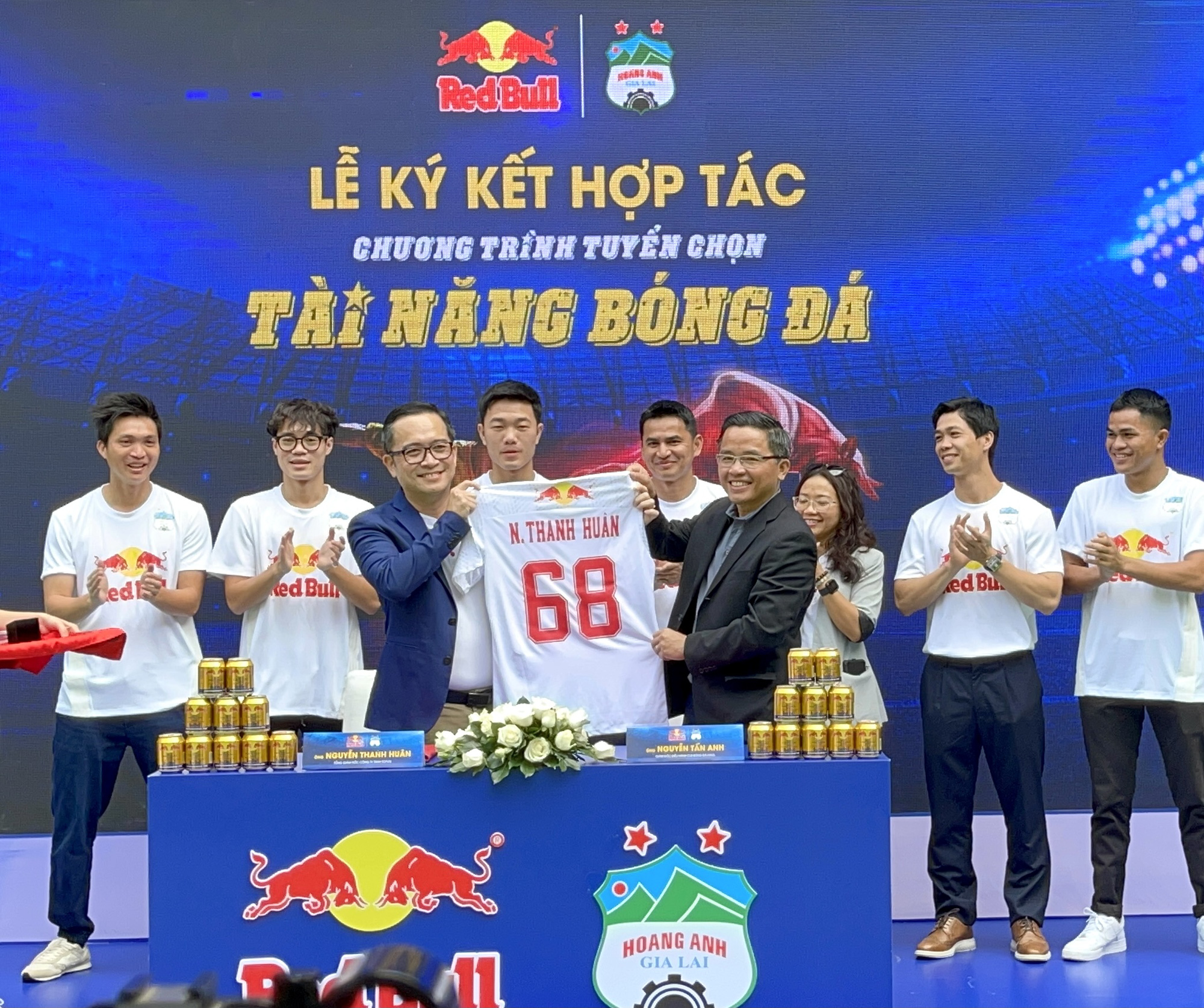 Xu&acirc;n Trường phi&ecirc;n dịch cho HLV Kiatisak, C&ocirc;ng Phượng trải l&ograve;ng về mục ti&ecirc;u V-League 2021 - Ảnh 4.
