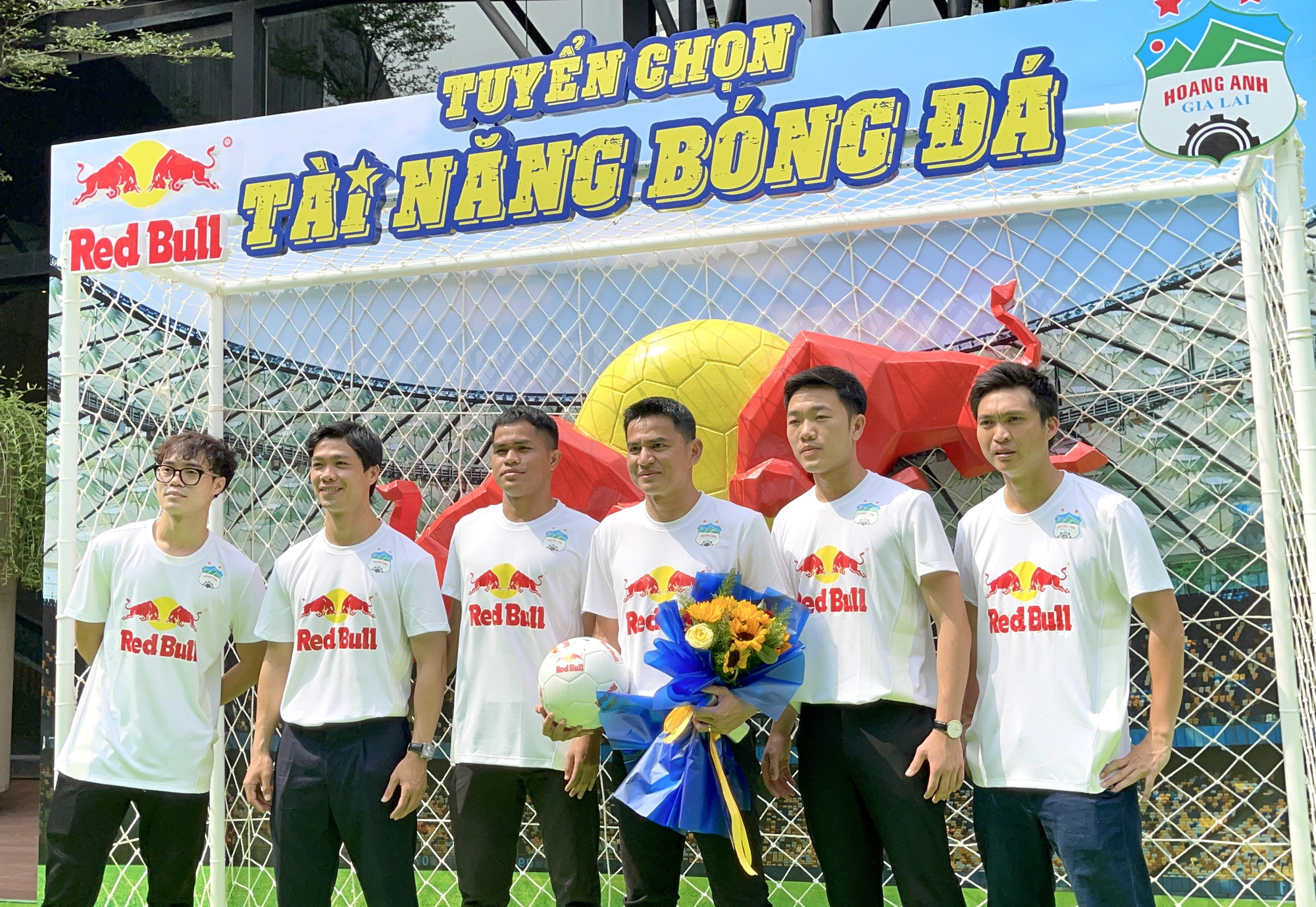Xu&acirc;n Trường phi&ecirc;n dịch cho HLV Kiatisak, C&ocirc;ng Phượng trải l&ograve;ng về mục ti&ecirc;u V-League 2021 - Ảnh 2.