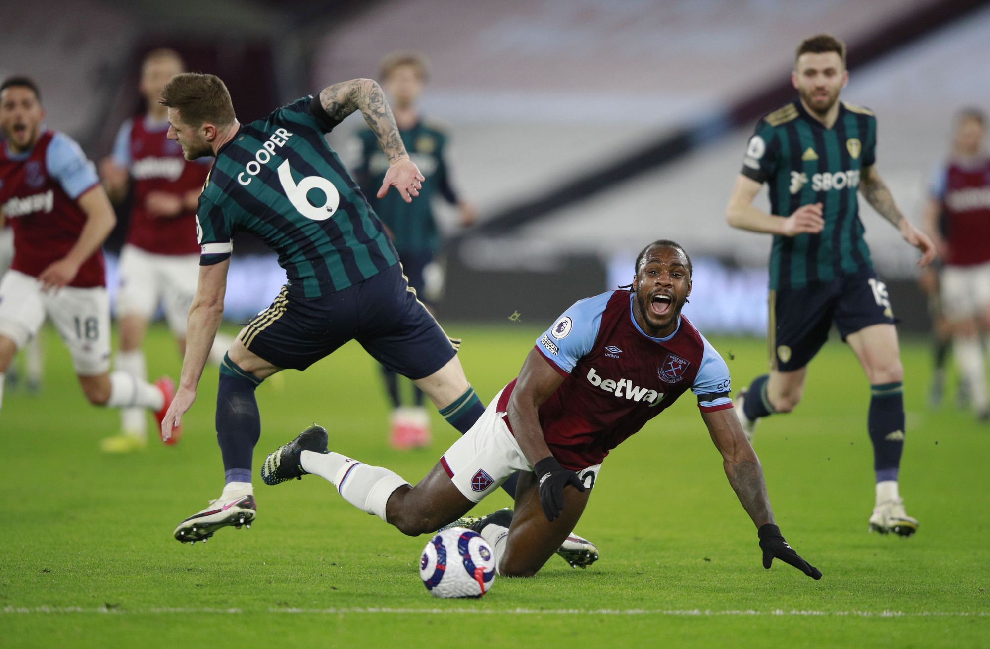 Cựu sao Man United tỏa sáng, West Ham cảnh báo tham vọng Chelsea - Ảnh 1.
