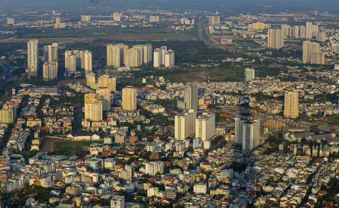 Thuê nhà ở trọ, dồn tiền mặt đầu tư đất - Ảnh 1.
