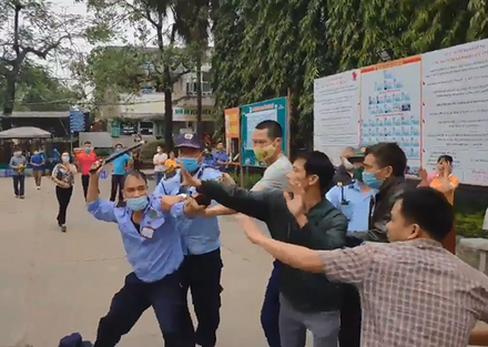 Bảo vệ đánh người nhà bệnh nhân khi mâu thuẫn nhắc đeo khẩu trang