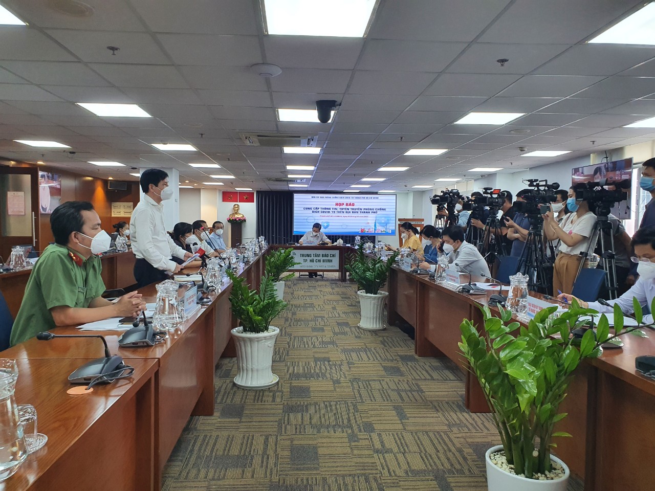 TP HCM trân trọng mời người dân ở lại để đóng góp cho TP