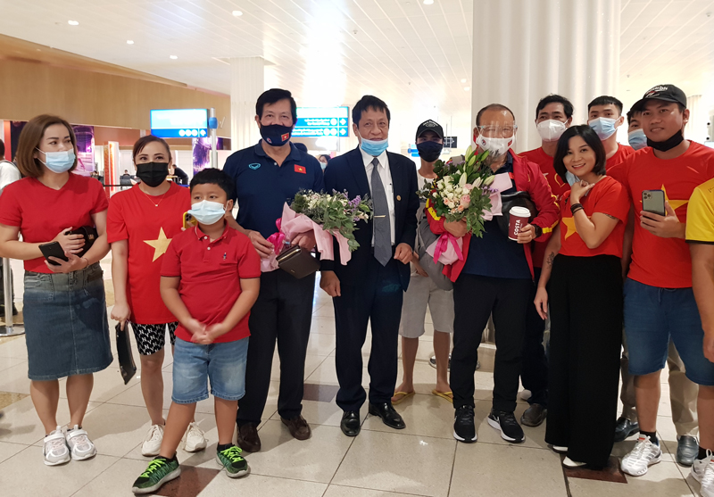 Tuyển Việt Nam c&oacute; mặt tại UAE, quyết t&acirc;m đạt kết quả tốt nhất trước đội tuyển Trung Quốc - Ảnh 2.
