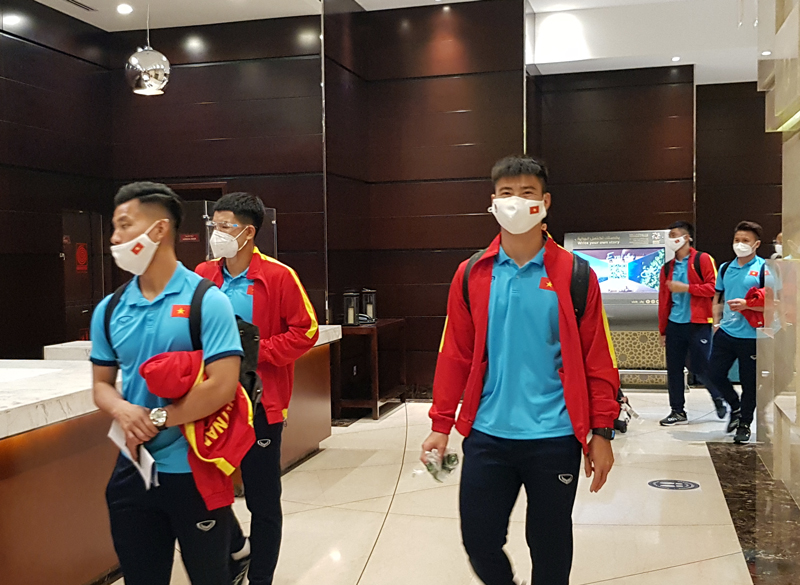 Tuyển Việt Nam c&oacute; mặt tại UAE, quyết t&acirc;m đạt kết quả tốt nhất trước đội tuyển Trung Quốc - Ảnh 8.