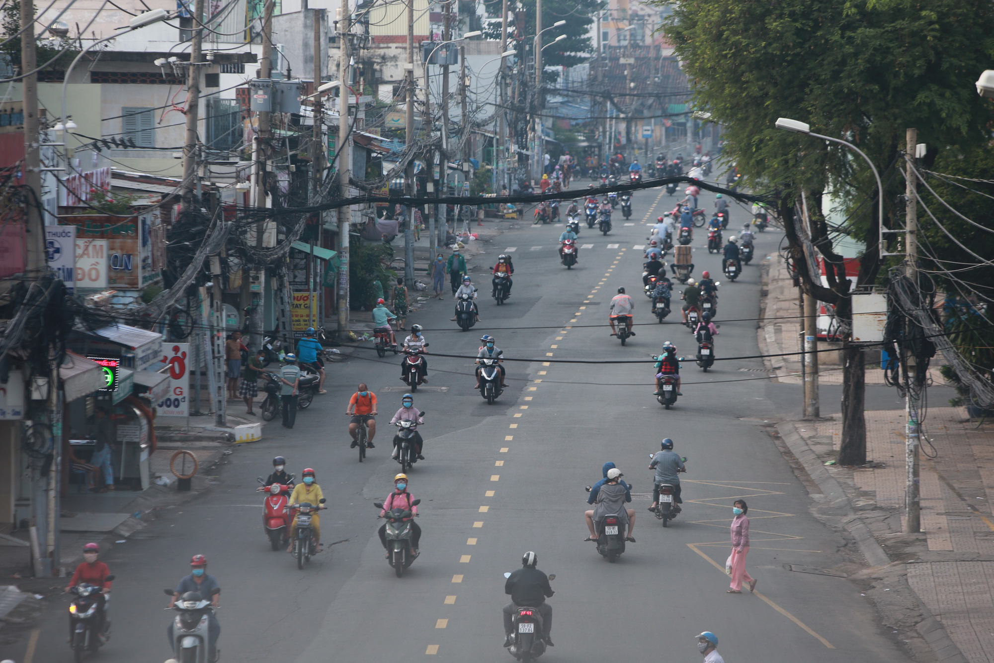 Những h&igrave;nh ảnh lạ m&agrave; rất quen ng&agrave;y đầu ti&ecirc;n TP HCM mở cửa - Ảnh 6.