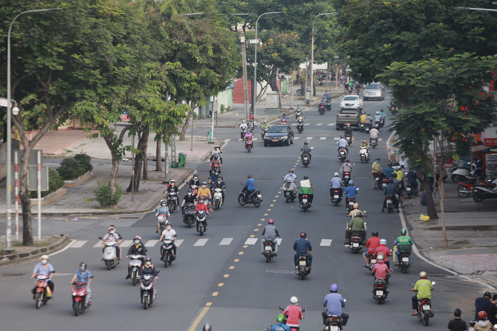 Những h&igrave;nh ảnh lạ m&agrave; rất quen ng&agrave;y đầu ti&ecirc;n TP HCM mở cửa - Ảnh 9.