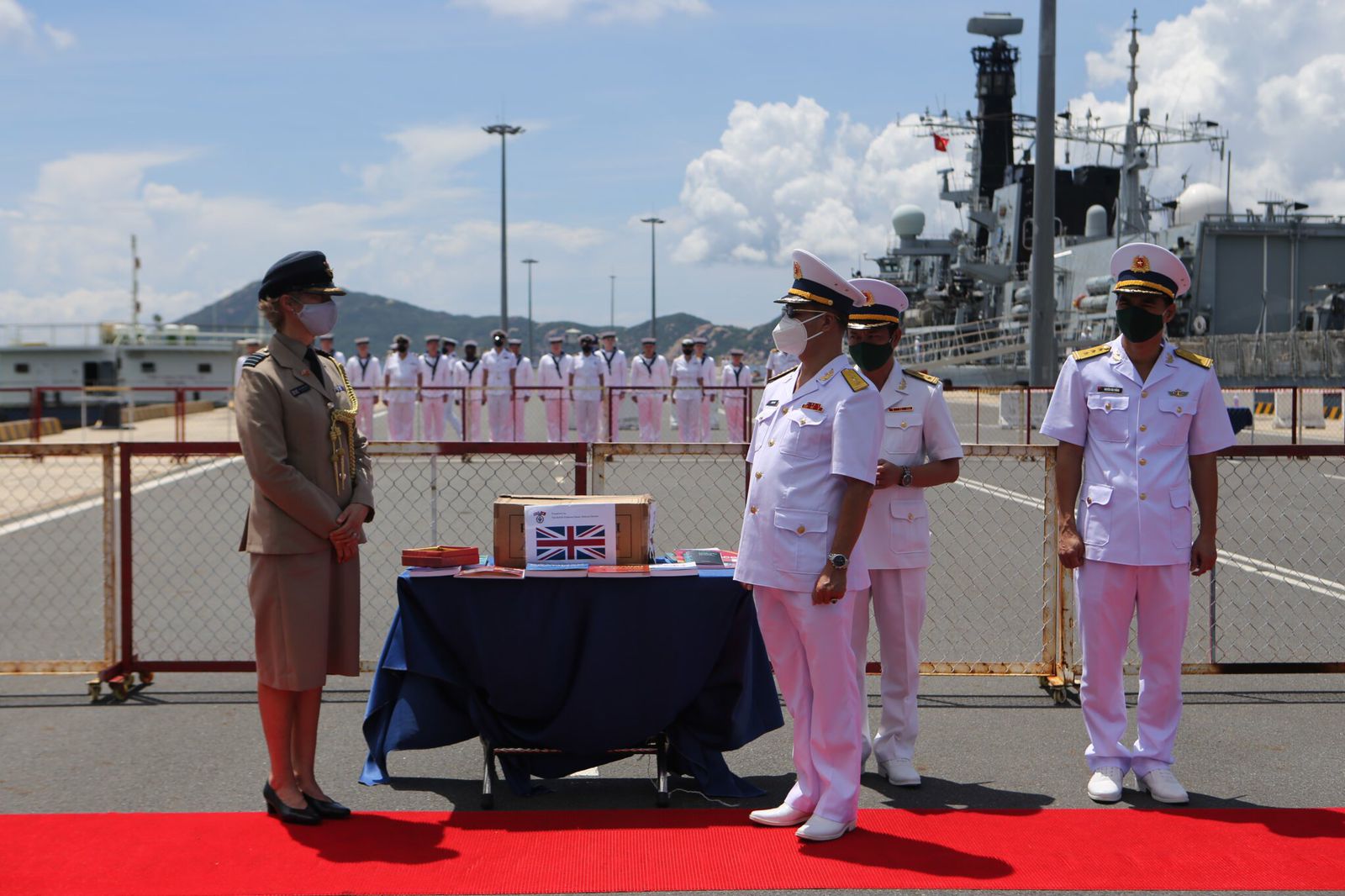 Tàu Hải quân Hoàng gia Anh HMS Richmond thăm Việt Nam - Ảnh 15.
