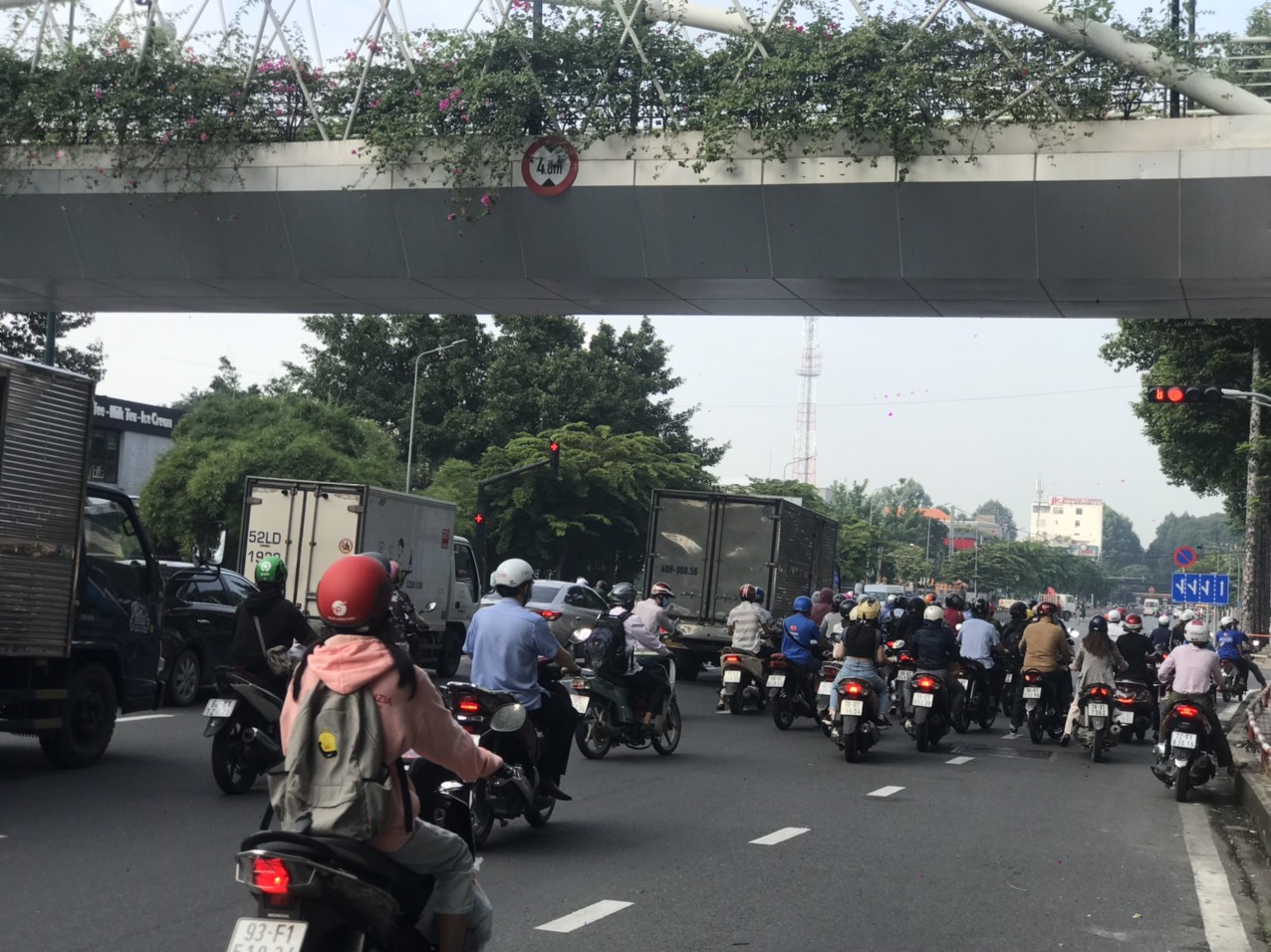 Những h&igrave;nh ảnh lạ m&agrave; rất quen ng&agrave;y đầu ti&ecirc;n TP HCM mở cửa - Ảnh 3.