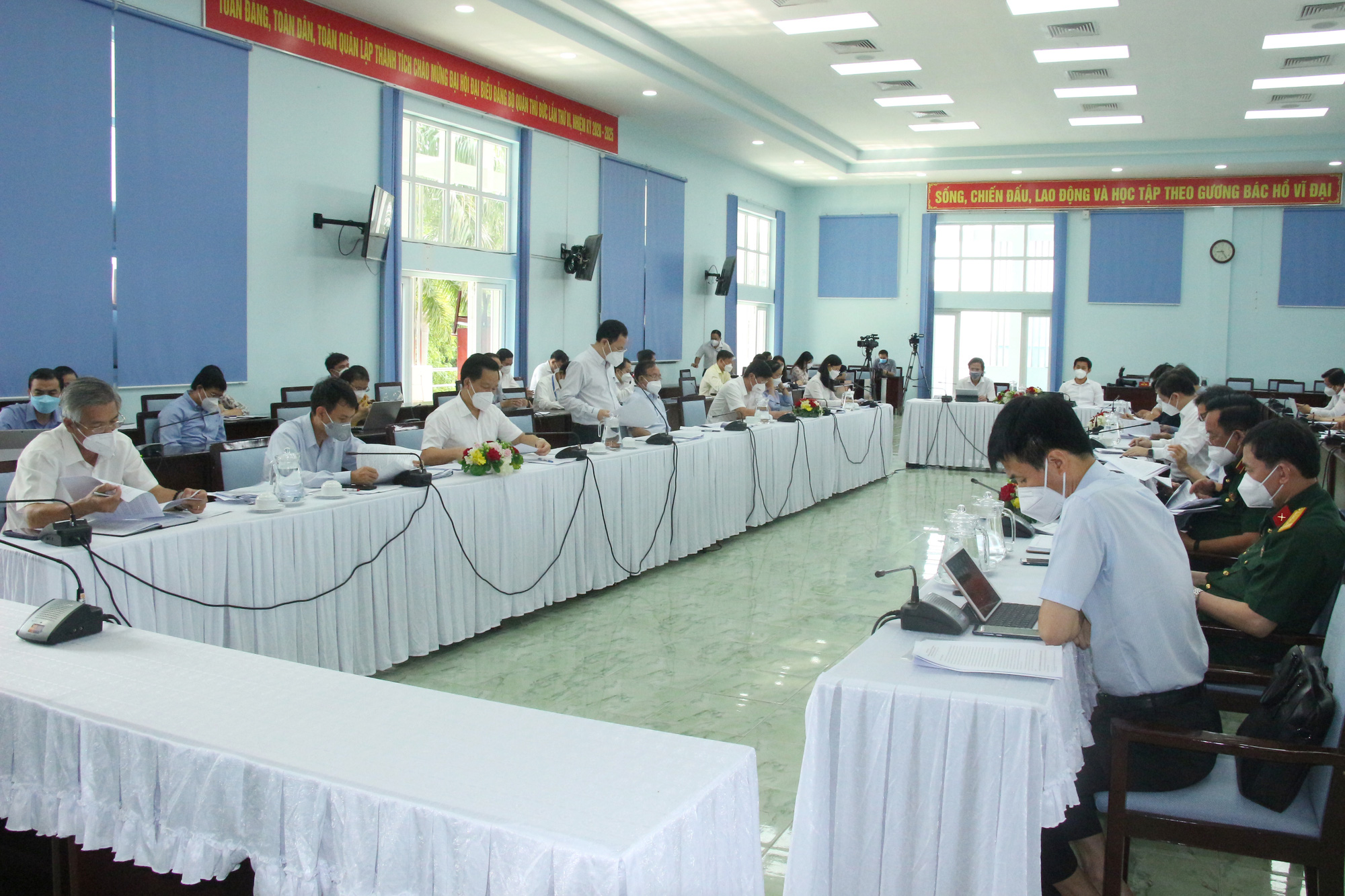 Phó Thủ tướng Vũ Đức Đam yêu cầu không được chủ quan, phải chủ động kiểm soát dịch bệnh - Ảnh 2.