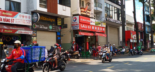 Những h&igrave;nh ảnh lạ m&agrave; rất quen ng&agrave;y đầu ti&ecirc;n TP HCM mở cửa - Ảnh 13.