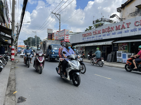 Những h&igrave;nh ảnh lạ m&agrave; rất quen ng&agrave;y đầu ti&ecirc;n TP HCM mở cửa - Ảnh 23.