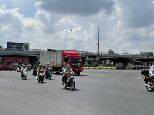 Những h&igrave;nh ảnh lạ m&agrave; rất quen ng&agrave;y đầu ti&ecirc;n TP HCM mở cửa - Ảnh 24.