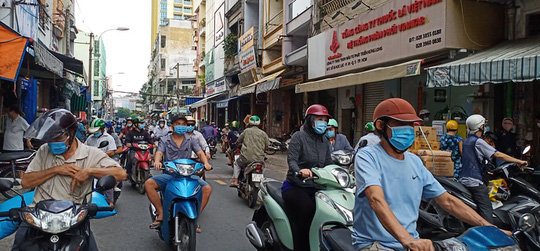 Những h&igrave;nh ảnh lạ m&agrave; rất quen ng&agrave;y đầu ti&ecirc;n TP HCM mở cửa - Ảnh 15.
