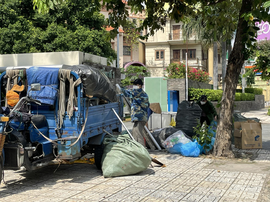 Những h&igrave;nh ảnh lạ m&agrave; rất quen ng&agrave;y đầu ti&ecirc;n TP HCM mở cửa - Ảnh 29.