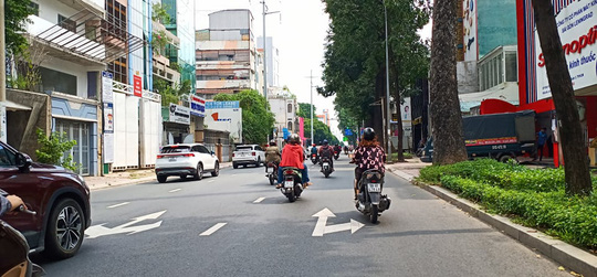 Những h&igrave;nh ảnh lạ m&agrave; rất quen ng&agrave;y đầu ti&ecirc;n TP HCM mở cửa - Ảnh 21.