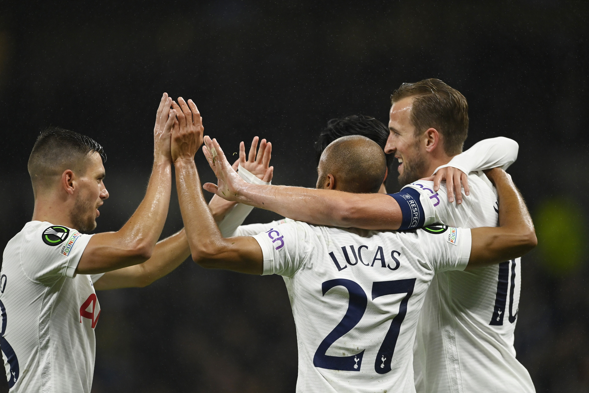 Harry Kane chói sáng, Tottenham đại thắng Europa Conference League