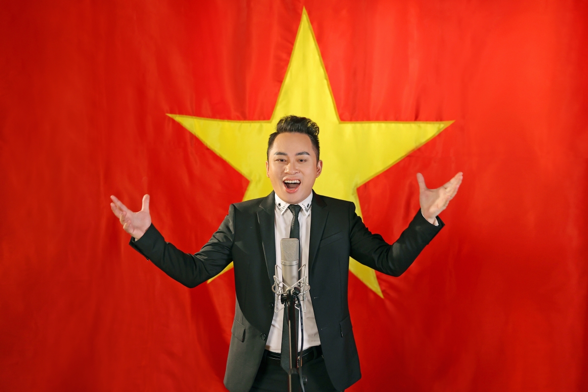 T&ugrave;ng Dương thử th&aacute;ch l&agrave;m mới Quốc ca - Ảnh 2.