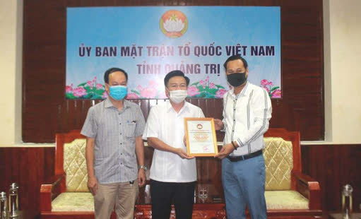 Công an TP HCM xác minh việc nghệ sĩ Hoài Linh trao tiền từ thiện ở Quảng Trị - Ảnh 1.
