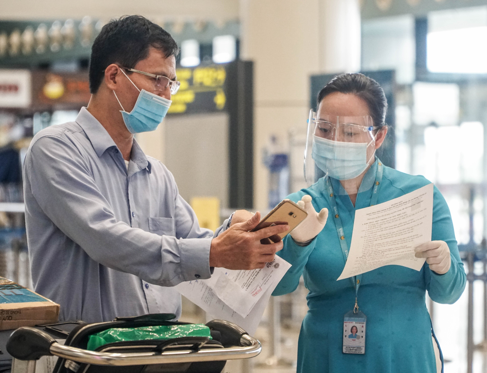 Cận cảnh sân bay Nội Bài vắng vẻ ngày đầu mở cửa đón khách trở lại