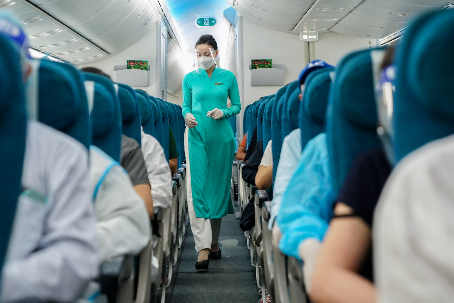 Chuyến bay thương mại đầu ti&ecirc;n từ TP HCM ra H&agrave; Nội sau gi&atilde;n c&aacute;ch - Ảnh 3.