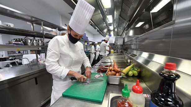 Cận cảnh Sydney vui như hội sau 100 ng&agrave;y vật v&atilde; - Ảnh 11.