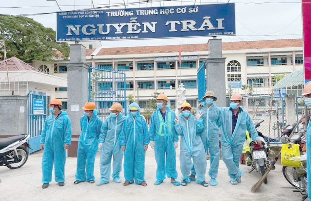 Thầm lặng thu gom rác thải từ người dân tự phát về quê - Ảnh 2.