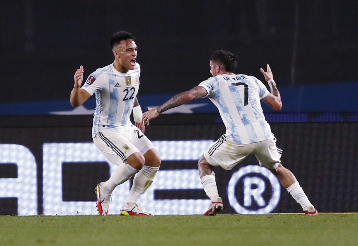 Lionel Messi lập kỷ lục Nam Mỹ, Argentina b&aacute;m s&aacute;t k&igrave;nh địch Brazil - Ảnh 4.