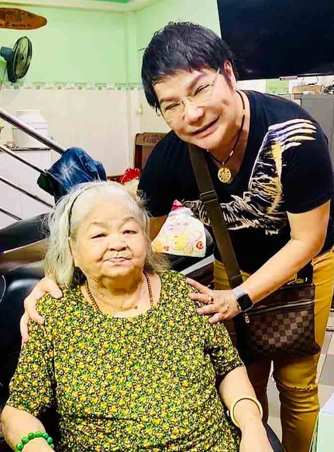Mẹ mất, nghệ sĩ Linh Tâm không thể về nước thọ tang - Ảnh 2.