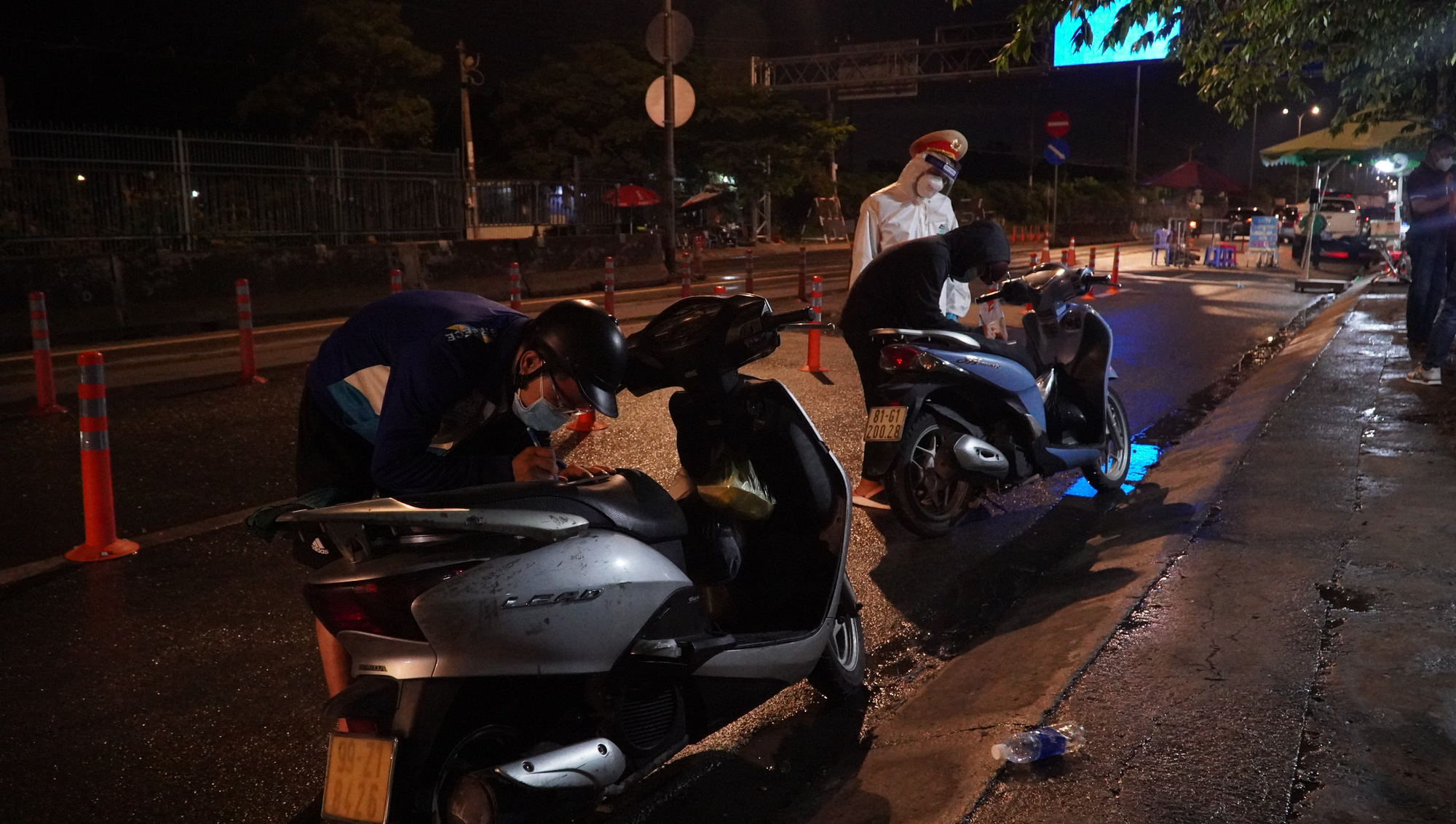 Người d&acirc;n miền T&acirc;y bắt đầu quay trở lại TP HCM l&agrave;m việc - Ảnh 4.