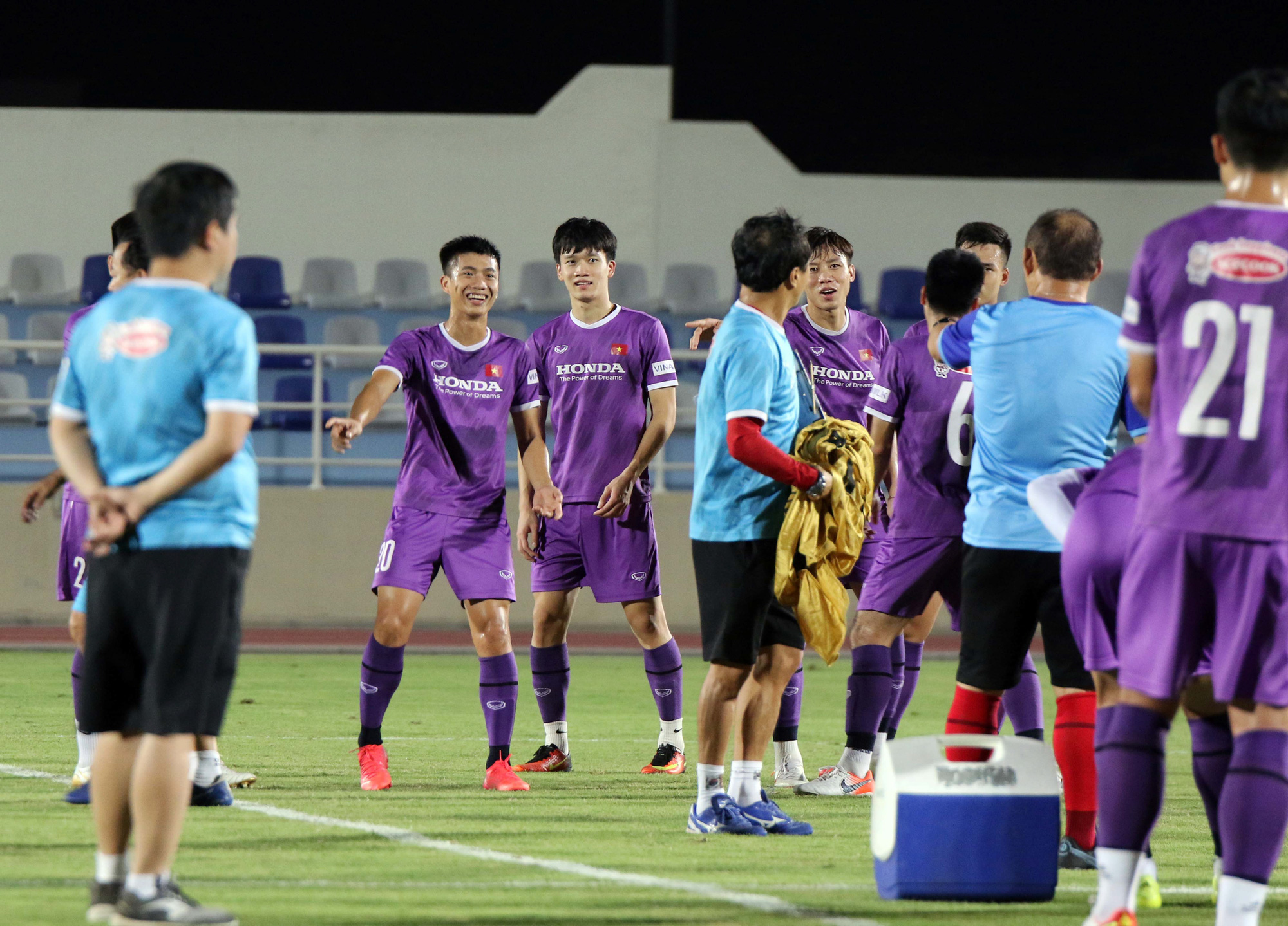 Đội tuyển Việt Nam nhận mưa lời khen từ AFC trước trận gặp Oman - Ảnh 7.