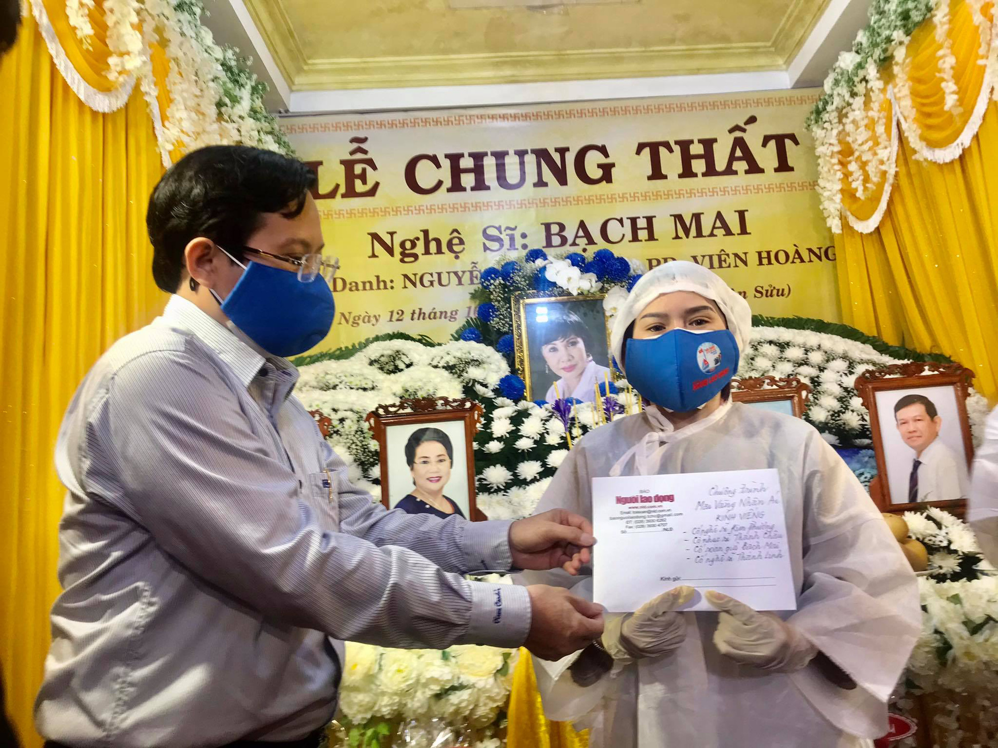 "Mai Vàng nhân ái" thăm gia đình 5 nghệ sĩ qua đời trong đợt dịch Covid-19