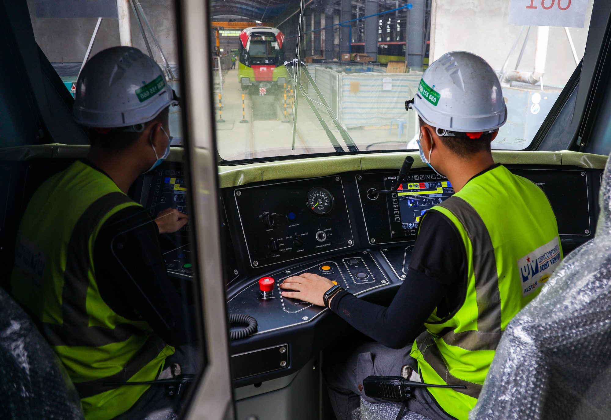 Cận cảnh 10 đo&agrave;n t&agrave;u tuyến Metro Nhổn - ga H&agrave; Nội sẵn s&agrave;ng chạy thử nghiệm - Ảnh 5.