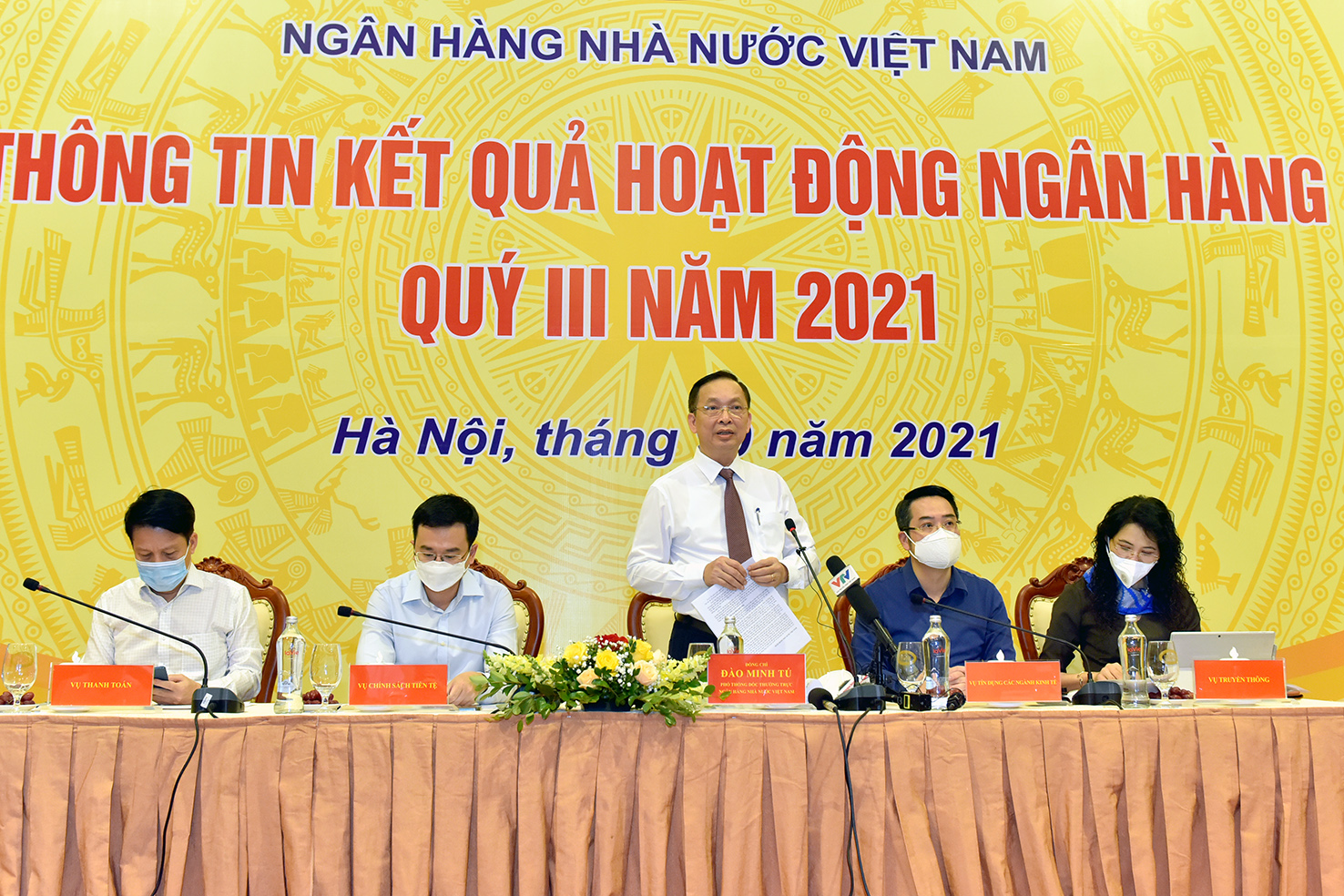 Ng&acirc;n h&agrave;ng tạo điều kiện nhưng kh&ocirc;ng hạ ti&ecirc;u chuẩn t&iacute;n dụng - Ảnh 2.