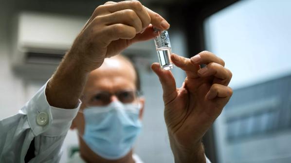 Điện Kremlin: "Nói Nga lấy công thức vắc-xin AstraZeneca là phản khoa học"