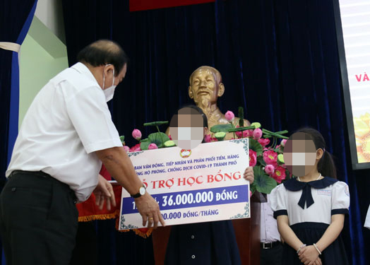 Bù đắp mất mát cho trẻ mồ côi - Ảnh 1.
