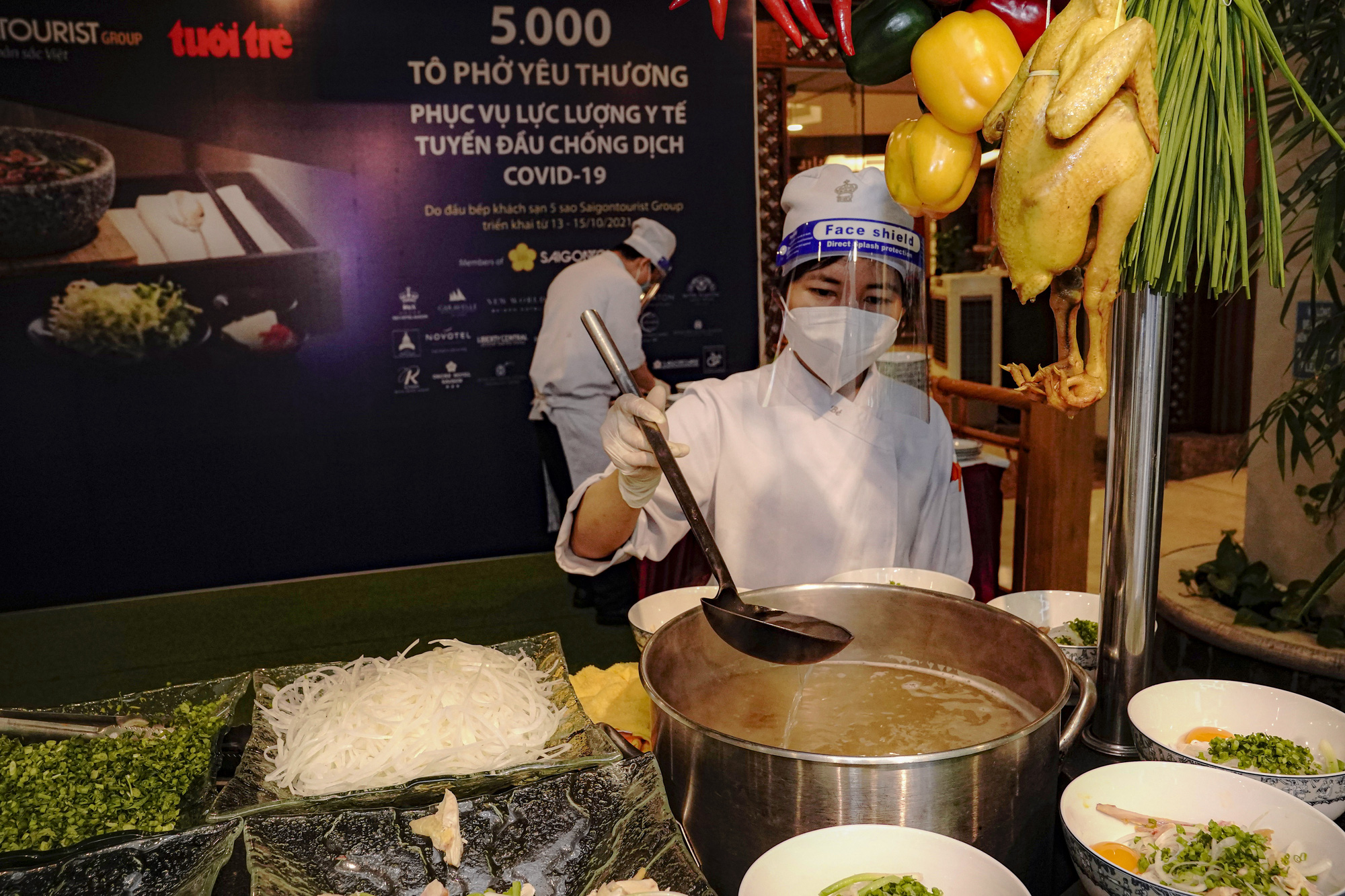 5.000 t&ocirc; phở y&ecirc;u thương phục vụ lực lượng y tế tuyến đầu chống dịch - Ảnh 3.
