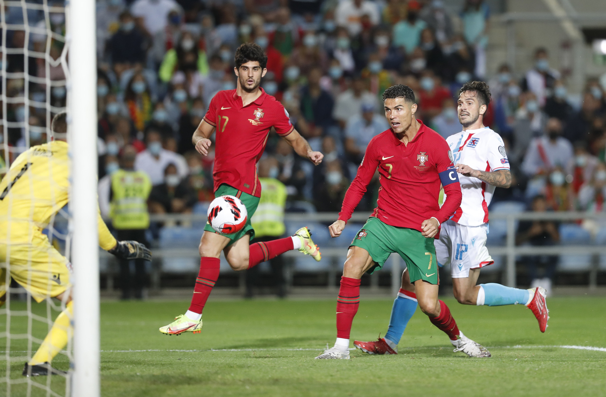 Play-off tranh vé World Cup: Bồ Đào Nha và Ý rơi bảng tử thần