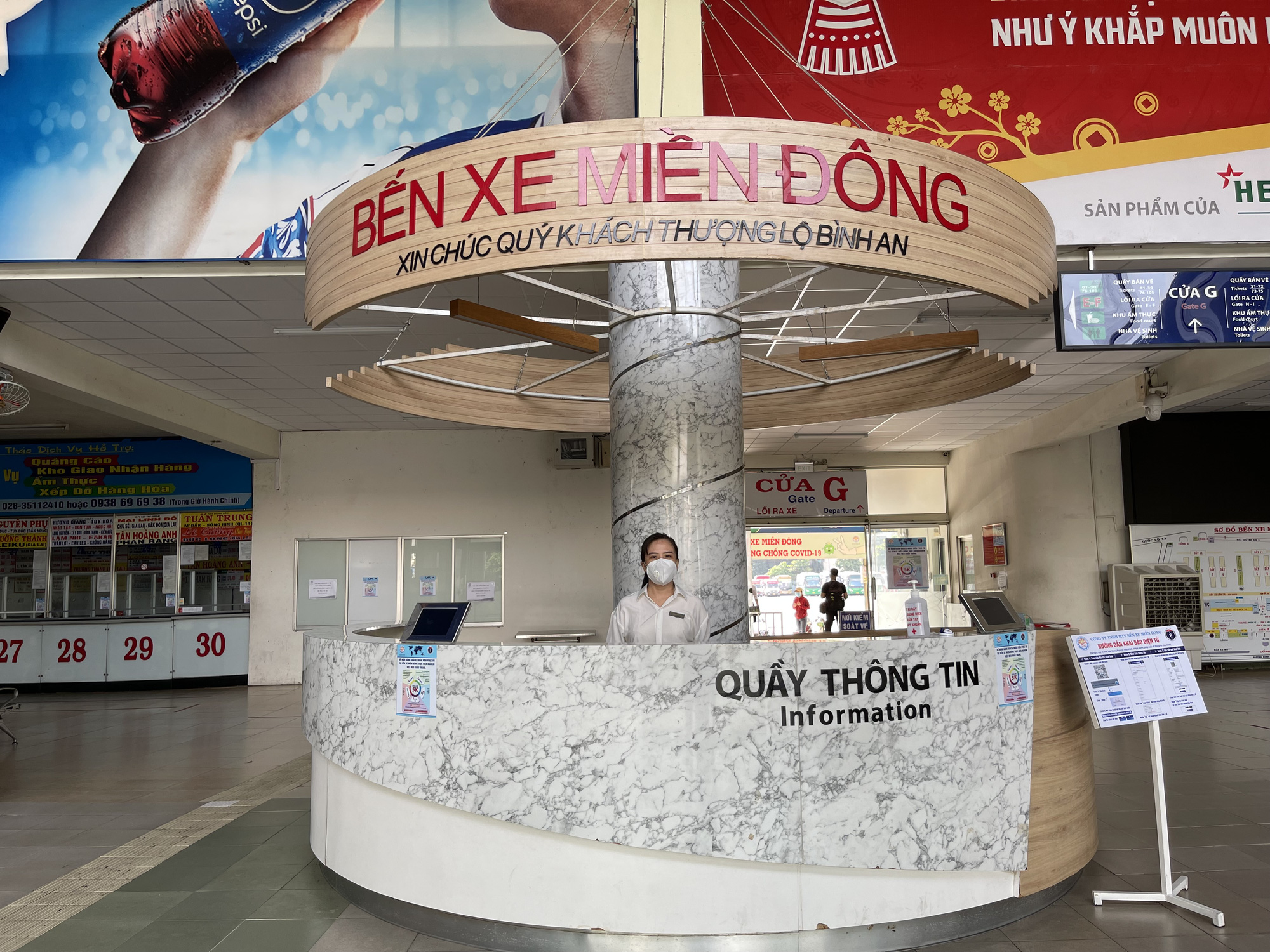 TP HCM: H&atilde;ng xe phải b&aacute;o hủy v&eacute;, h&agrave;nh kh&aacute;ch tay x&aacute;ch, n&aacute;ch mang buồn b&atilde; ra về - Ảnh 7.
